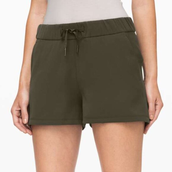 RARE Lululemon Casual Travel On the Fly Short Olive Green 4 NWOT - Picture 2 of 10